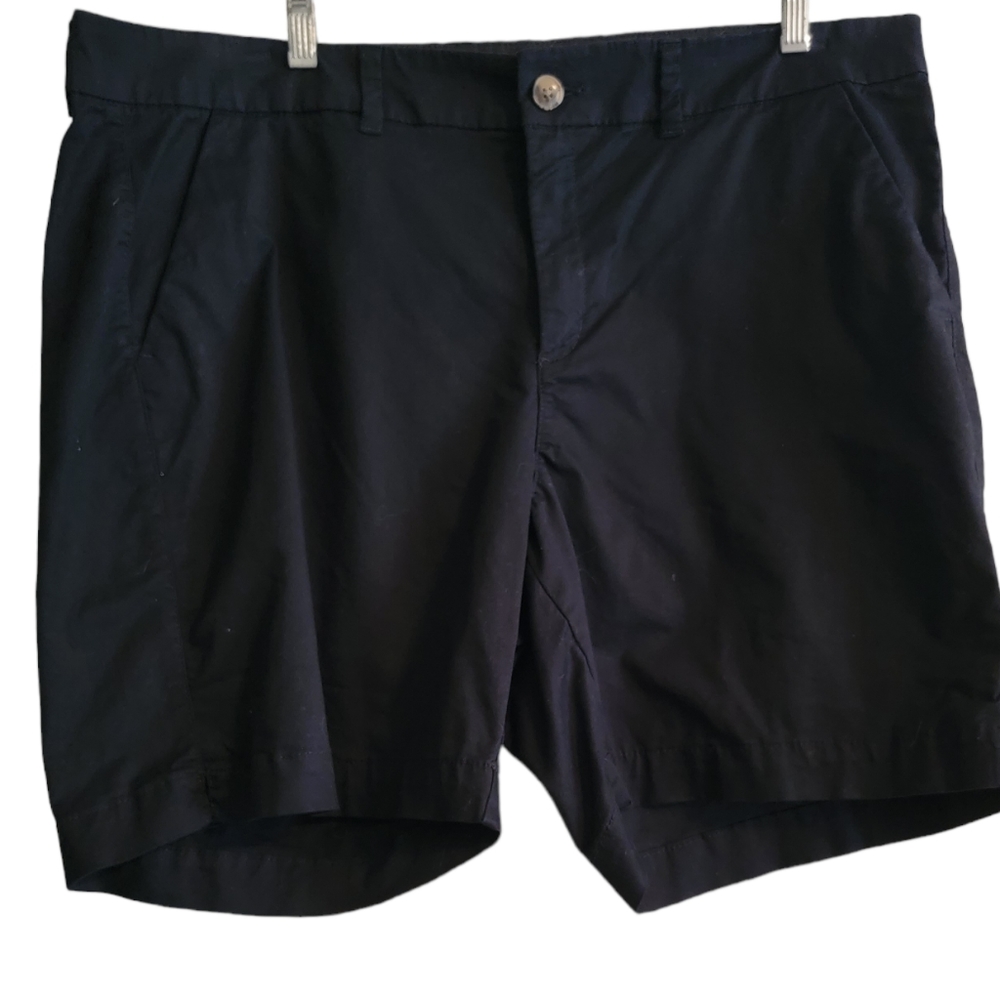 Like new Old Navy black everyday shorts size 18.